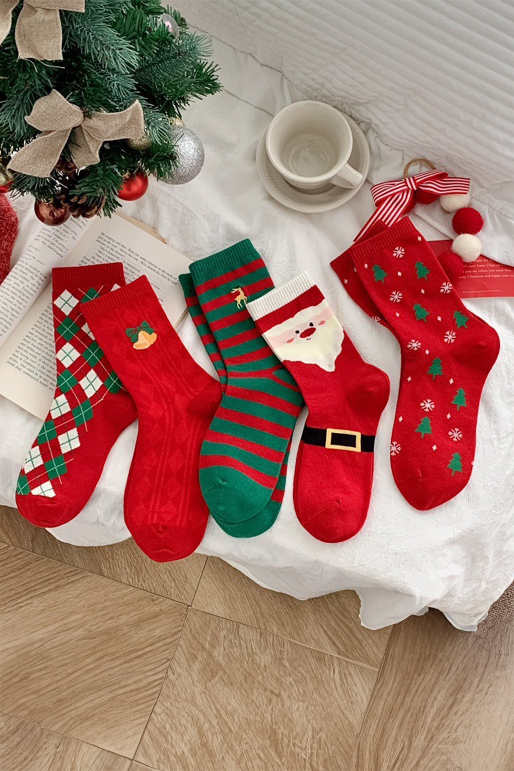Fiery Red Classic Christmas Argyle Print Socks