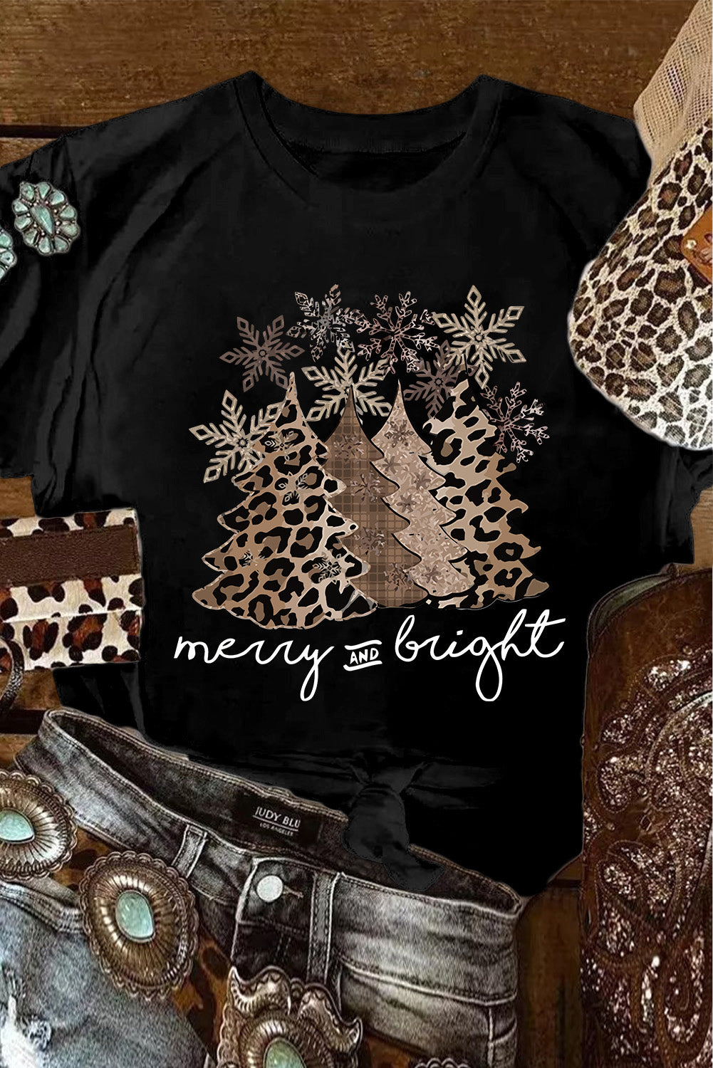 White Leopard Christmas Tree Heat Transfer Printing Crew Neck Graphic Tee